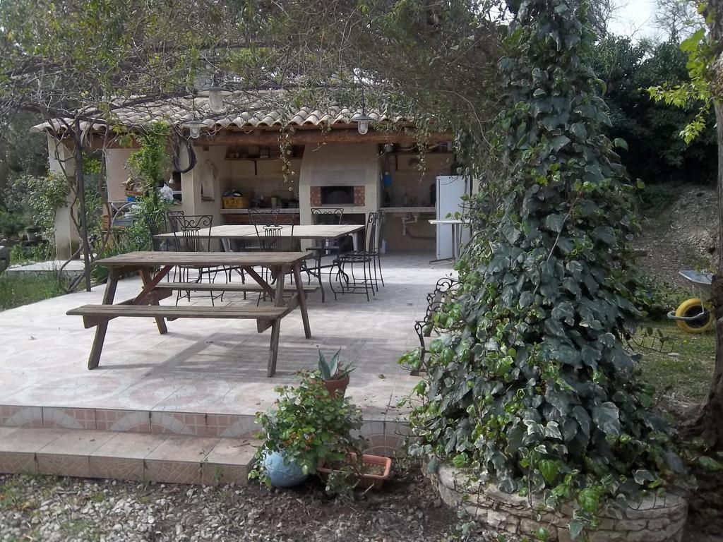 B&B Le Petit Frigouye Rochefort-du-Gard Kültér fotó