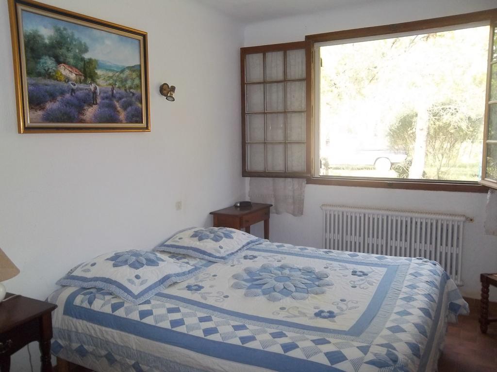 B&B Le Petit Frigouye Rochefort-du-Gard Szoba fotó